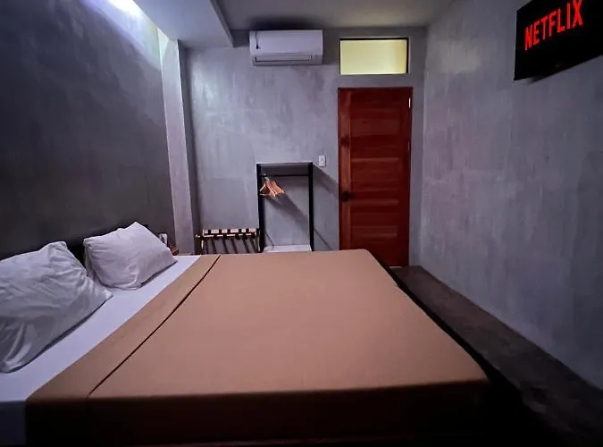 Happynest Hotel 2*